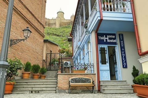 Nearby landmark, Facade/entrance, Neighbourhood