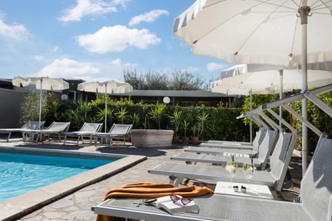 Day, Pool view, Swimming pool, sunbed