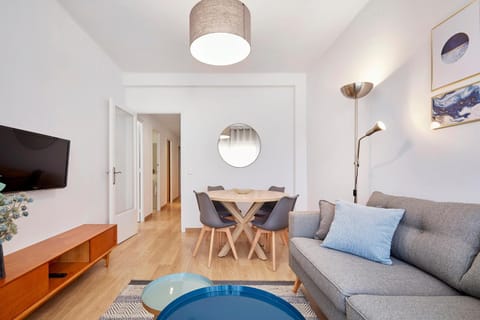 TV and multimedia, Living room, Seating area, Dining area