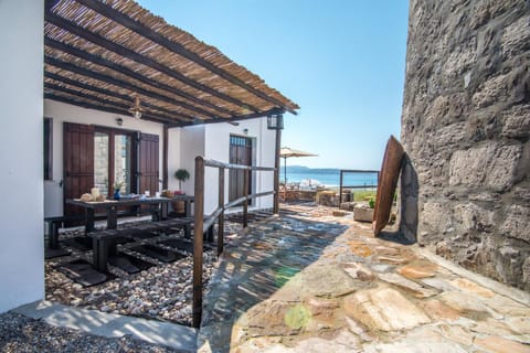 Facade/entrance, On site, Sea view, Street view