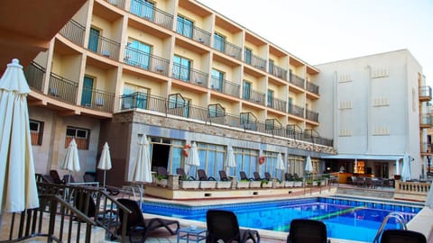 Property building, Swimming pool, Swimming pool