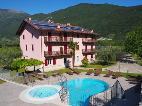 Property building, Natural landscape, Garden, Garden view, Mountain view, Pool view, Swimming pool, sunbed