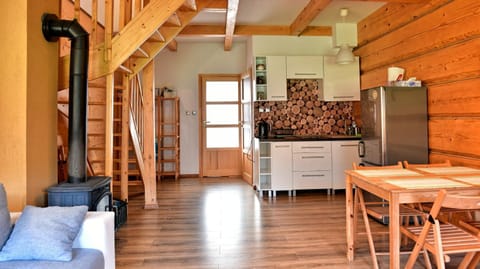 Kitchen or kitchenette, Living room, flat iron