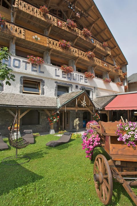 Property building, Day, Garden