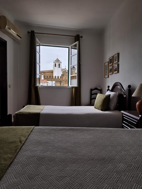 Bed, TV and multimedia, Bedroom, internet, wedding, air conditioner