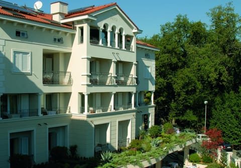 Property building, Day