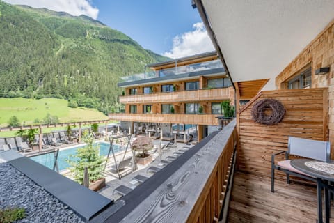 Mountain view, Pool view, Swimming pool