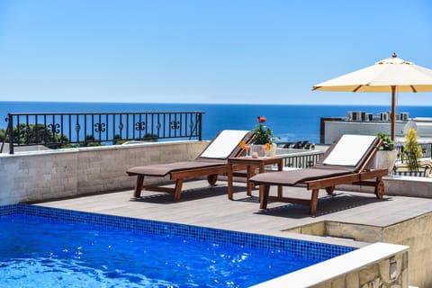 Pool view, Sea view