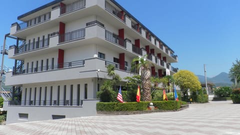 Facade/entrance