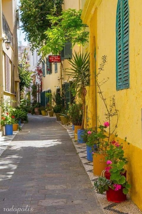 Neighbourhood, Street view