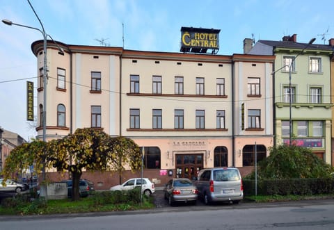 Property building, Facade/entrance, Off site