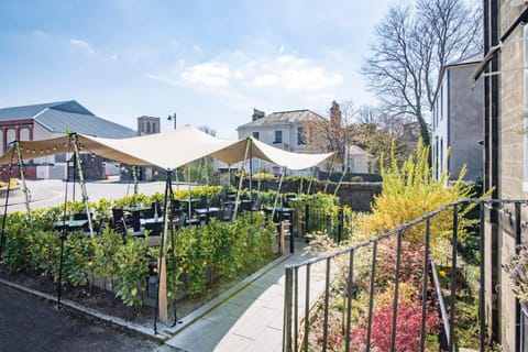 Property building, Restaurant/places to eat