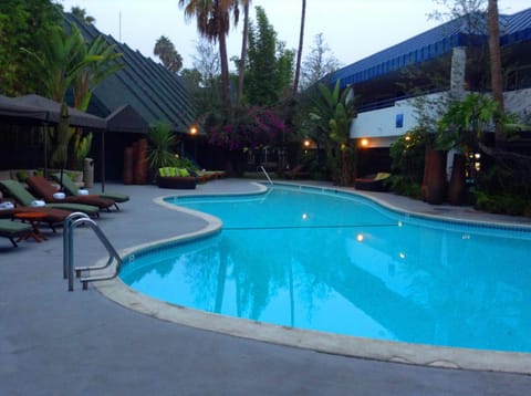 Swimming pool