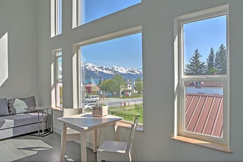 Living room, Mountain view, Sea view