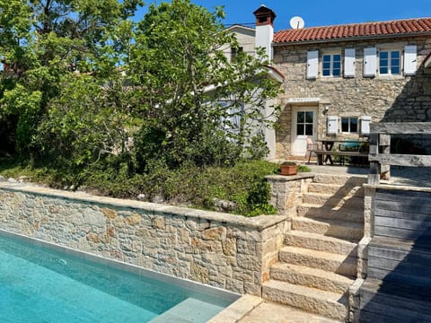 Property building, Balcony/Terrace, Swimming pool