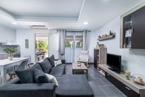 Communal lounge/ TV room, Living room, Seating area