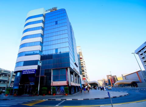 Property building, Nearby landmark, Facade/entrance, Day