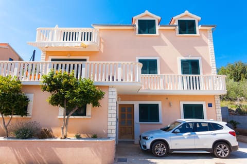 Facade/entrance, City view, Sea view, Street view