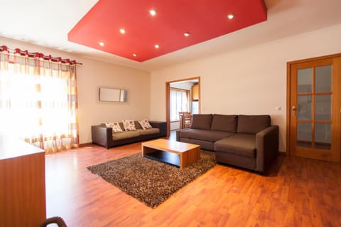 Communal lounge/ TV room, Lounge or bar, Decorative detail, Communal kitchen, On site
