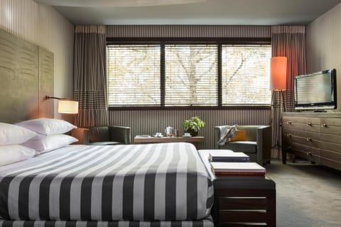 Bed, Seating area, Bedroom