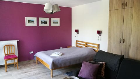 Bed, TV and multimedia, View (from property/room), View (from property/room), Living room, Photo of the whole room, Seating area, Bedroom, On site, Area and facilities, Area and facilities, furniture, furniture, heating, heating, internet, internet, towels, towels, wardrobe