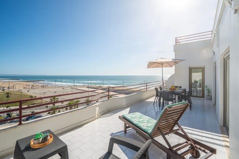 View (from property/room), Seating area, Sea view, sunbed