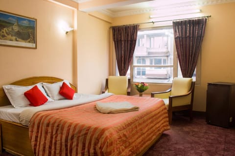 Photo of the whole room, Decorative detail, cot