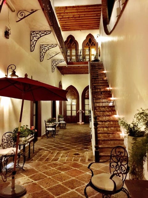 Patio, Photo of the whole room