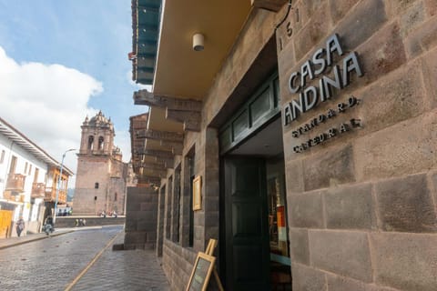 Facade/entrance