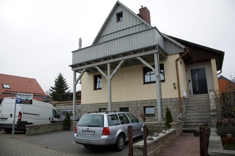 Property building, Facade/entrance, Parking