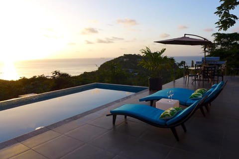 Balcony/Terrace, Pool view, Swimming pool, Sunrise, Sunset