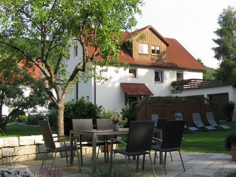 Facade/entrance, Garden, Balcony/Terrace