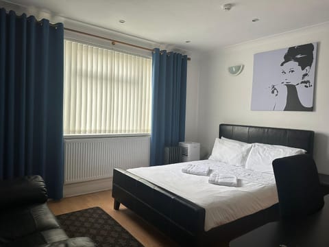3 Luxury En-suite Bedrooms Vacation rental in Cardiff