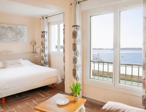 View (from property/room), Photo of the whole room, River view, Sea view