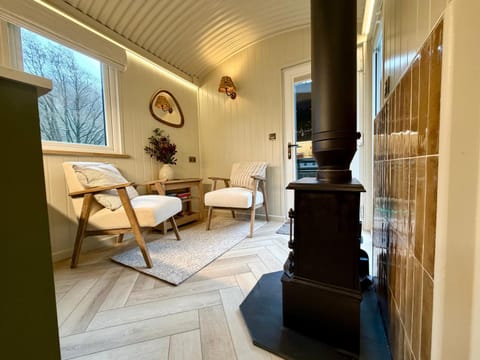 Cegir Escapes Nature lodge in Wales