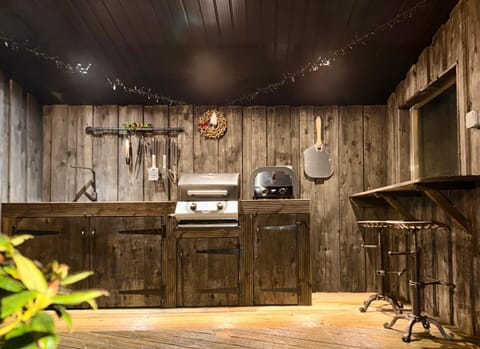 Cegir Escapes Nature lodge in Wales