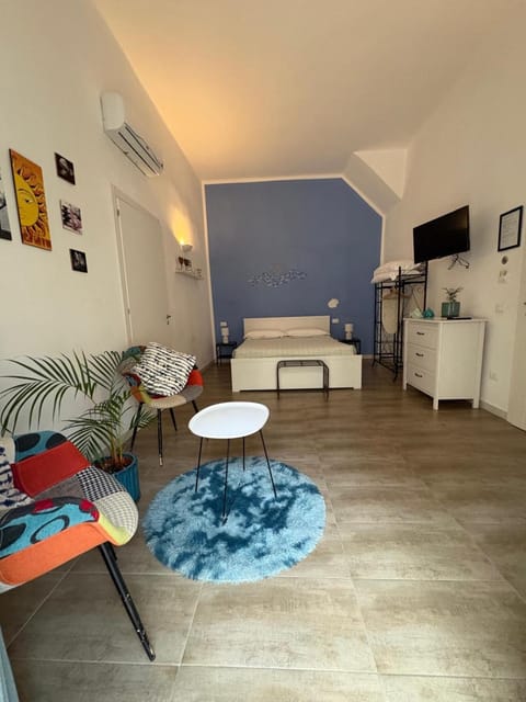Bed, Photo of the whole room, Bedroom, air conditioner