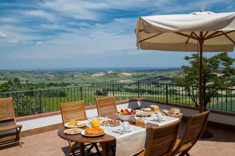Natural landscape, Food and drinks, Garden view, Sea view