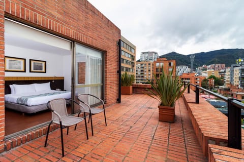 Balcony/Terrace, City view, Street view
