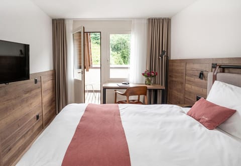 Bed, View (from property/room), Photo of the whole room, Bedroom