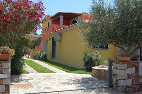 Facade/entrance, Garden