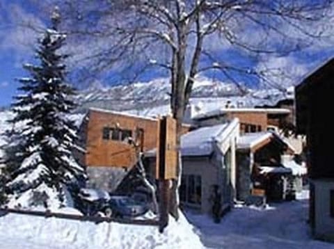 Facade/entrance, Winter