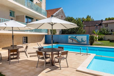 Patio, Pool view, Swimming pool