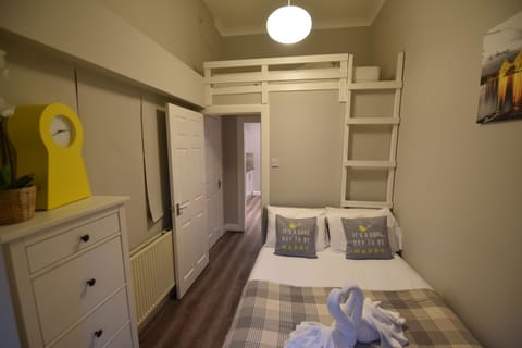 Slateford House Apartment Ground Floor Main Door Apartment in Edinburgh