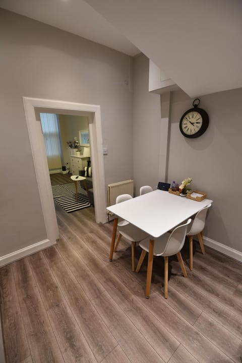 Slateford House Apartment Ground Floor Main Door Apartment in Edinburgh