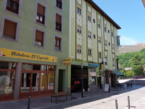 Property building, Facade/entrance