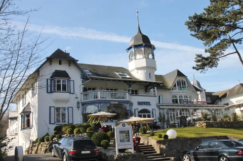 Facade/entrance, Balcony/Terrace