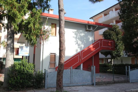 Property building, Facade/entrance, Parking