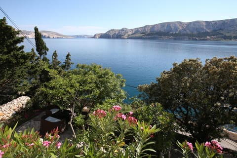 Balcony/Terrace, Mountain view