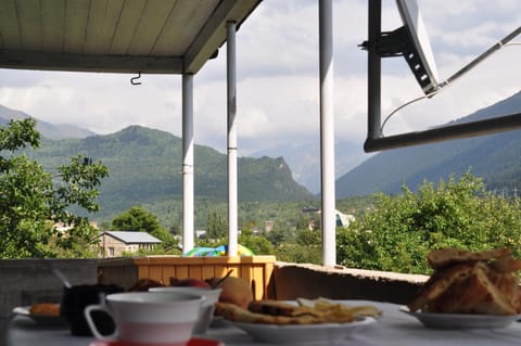 Property building, Mountain view, Breakfast